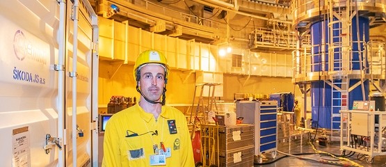 Václav Svoboda během testování kontejneru ŠKODA 1000_19 v reaktorovém sále