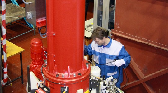 Zařízení pro vyjmutí, transport a likvidaci čidel neutronového toku a termočlánků